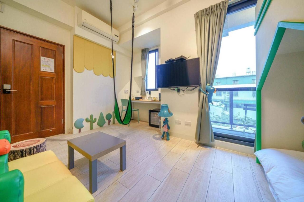 Sunlight Forest Homestay Tainan Buitenkant foto